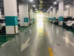 -绿地东海岸时尚广场-地下停车场