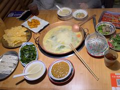 -洱火云南酸菜牛肉火锅(石景山当代商城店)