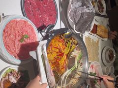 -茅草房·河畔园林火锅