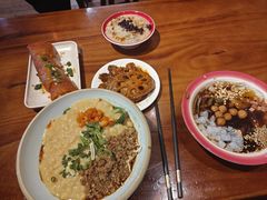 -爆炸头阿姨小四川正宗川味小吃(无任何分店)