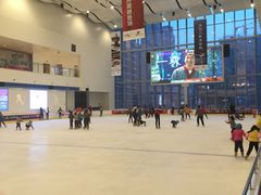 -冰纷万象滑冰场(赣州华润万象城店)