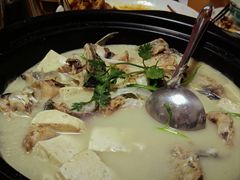 富春江鱼头豆腐汤-芦茨金富饭庄·25年老字号·专做稻草鸡