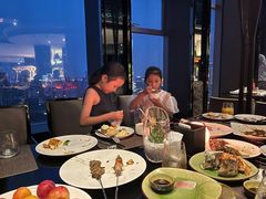 -唐拉雅秀酒店-西锦汇空中BBQ·思创餐厅