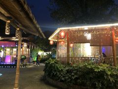 -茅草房·河畔园林火锅