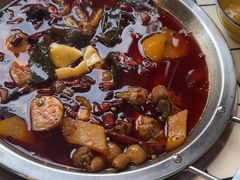 -晓彭肥肠鸡·泡椒鸡火锅(水木天地店)