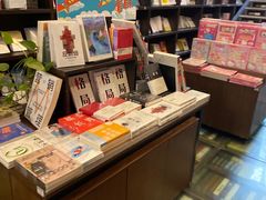 -钟书阁(松江泰晤士小镇店)