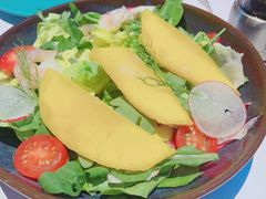 芒果牛油果大虾色拉-乐意坊Alla Torre意大利手工披萨(陆家嘴旗舰店)