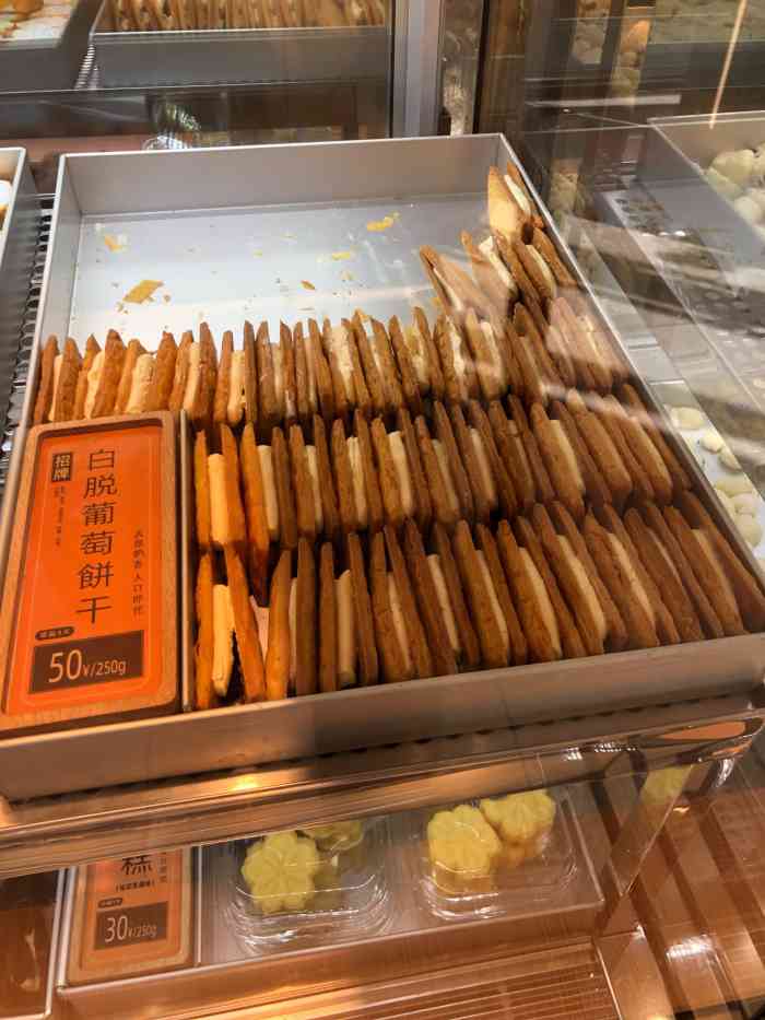 蜜芝林(巴黎春天店)-"在虹口龙之梦也有这个品牌,各种糕饼口感好.