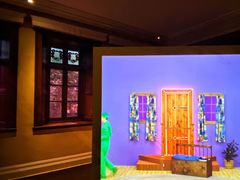 -Nathalie Djurberg与Hans Berg“牛皮纸包裹的月亮”-Prada荣宅当季展览