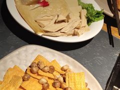 -老牌坊云南鱼豆花火锅(哈西万达店)