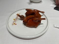 玻璃挂皮乳鸽皇-北京厨房(SKP店)