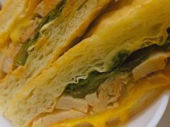 鸡肉蟹味菇三明治-中粮丰通（北京)食品有限公司