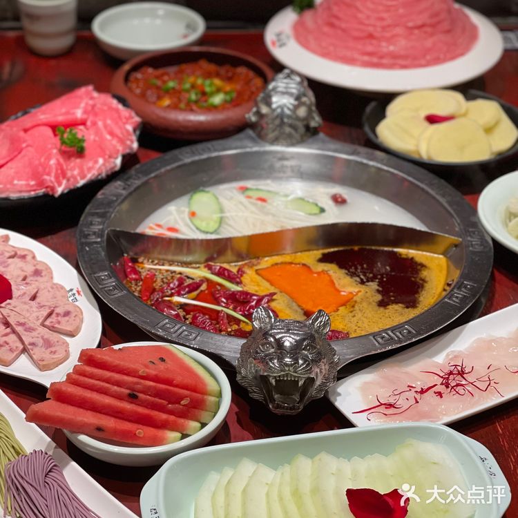 昆明南强街袁老四火锅——舌尖上的热辣盛宴