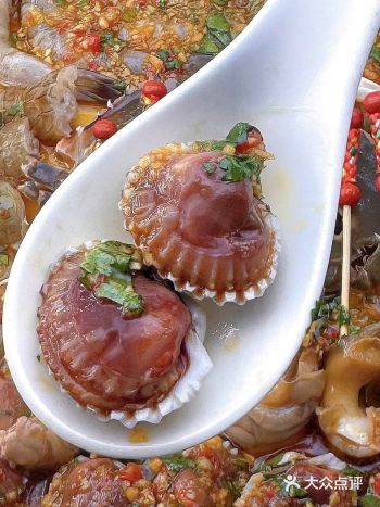 51广州美食老广爱宵夜舔舔舌潮汕砂锅粥