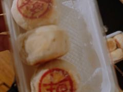 马蹄爆汁鲜肉月饼-東更道点心行(北京龙湖熙悦天街店)
