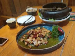 -老滇山寨•云南特色菜•地方菜•民族风情歌舞表演(金碧店)