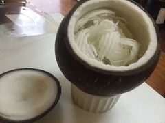 -志龙皇冠吃货椰子铺