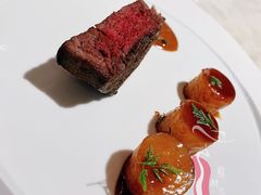 和牛牛脊排搭配土豆、绿胡椒及干邑汁-AZUR聚(香格里拉饭店)