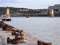 -多瑙河畔鞋履雕塑