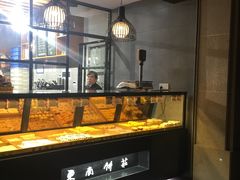 面包甜点陈列柜-东南饼庄(苏圃路店)