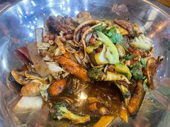 -愉肴麻辣香锅(中山路店)