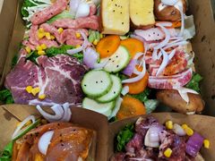 -山野的朋友露营炭火烤肉