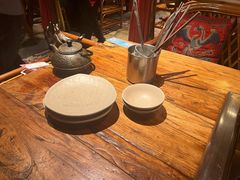 -老牌坊云南鱼豆花火锅(爱建店)