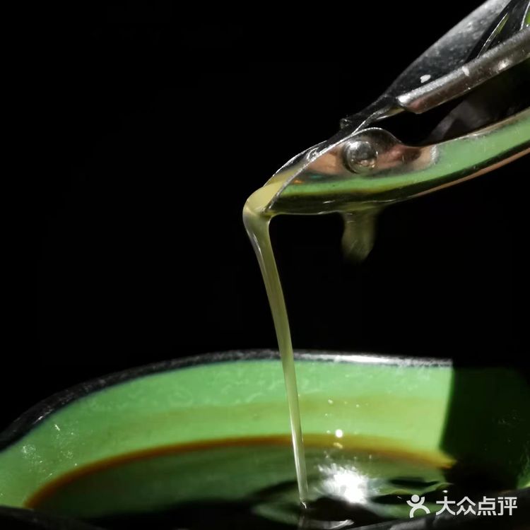 顺着时光的烙印 来到天河北这家椰子鸡老店