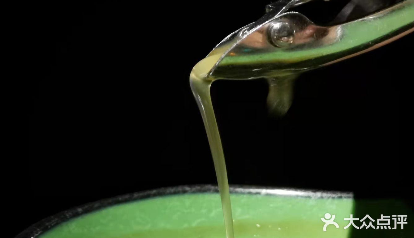 顺着时光的烙印 来到天河北这家椰子鸡老店