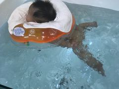 -蓝鲸奇亲子游泳俱乐部