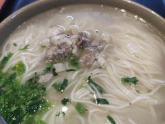 -亮亮面馆(经六路店)