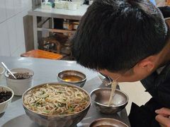 -正宗杨记普洱酸醋米线(总店)