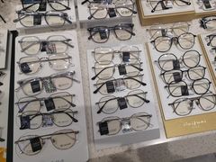 -J-Optical佳视明眼镜·蔡司视觉(青岛金茂览秀城店)