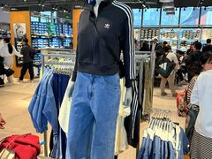 -百年港湾奥特莱斯(香炉礁店)