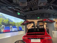 -TESLA 特斯拉(上海太古汇体验店)