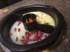 鸳鸯锅-佬土鹅肠火锅(解放路店)