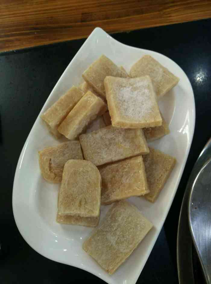 巴度火锅"新开业的时候去的,装修挺简单的,只是地方.