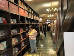 -钟书阁(松江泰晤士小镇店)