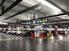 -虹桥火车站-停车场