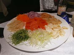 三文鱼捞起-五稻厨房粤西菜(新闻店)