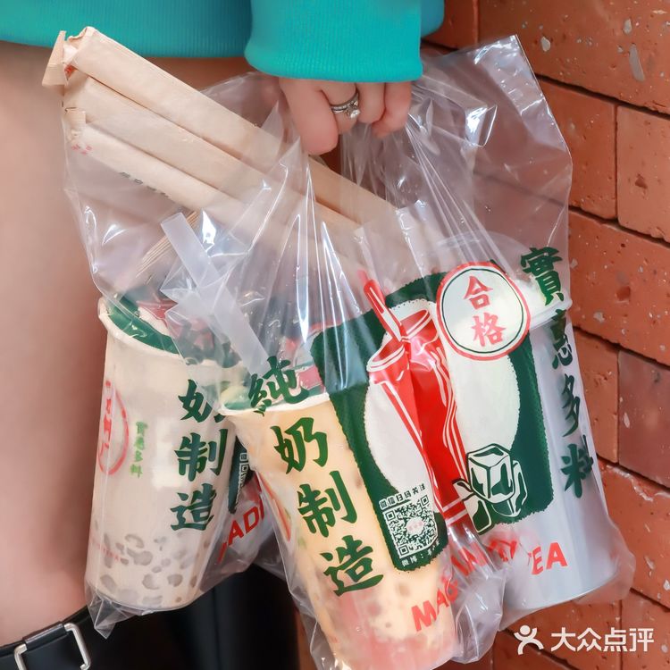 佛山首店🥇喜小茶饮料厂开进东方新天地