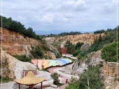 -彩色沙林风景区