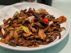 五花肉炒恒山蘑-蔡家酒楼(一德街店)