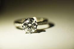 -威德钻石-克拉钻大本营(南京东路店)