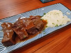 烩牛舌配土豆泥和红酒汁-帕歌西班牙餐厅paco tapas