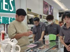 -美式眼镜·授权蔡司.依视路.尼康.豪雅.明月(人民广场店)