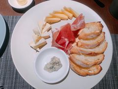 -卡普里披萨·牛扒·下午茶