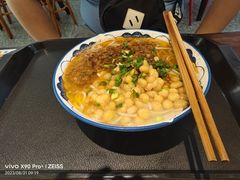 豌豆杂酱米粉-袁妈红豆汤(重庆总店)