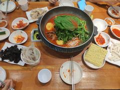 土豆排骨火锅-喇喇排骨火锅·传统韩式脊骨汤(望京西园总店)