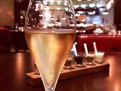 -恰餐厅及酒吧 CHAR Bar & Grill (北京丽都皇冠假日店)